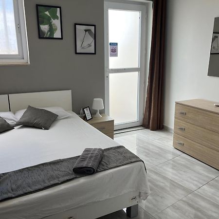 F5 Room 1, Private Double Room With Private Bathroom And Balcony In Shared Flat มซิดา ภายนอก รูปภาพ