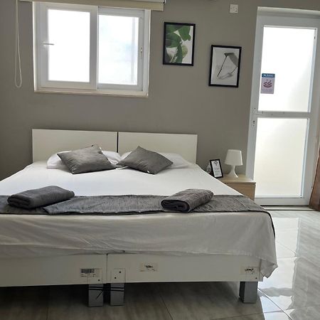 F5 Room 1, Private Double Room With Private Bathroom And Balcony In Shared Flat มซิดา ภายนอก รูปภาพ