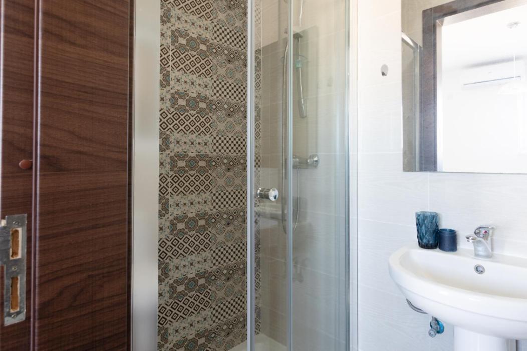 F5 Room 1, Private Double Room With Private Bathroom And Balcony In Shared Flat มซิดา ภายนอก รูปภาพ