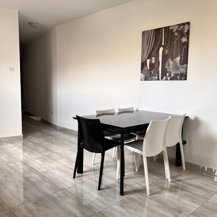F5 Room 1, Private Double Room With Private Bathroom And Balcony In Shared Flat มซิดา ภายนอก รูปภาพ