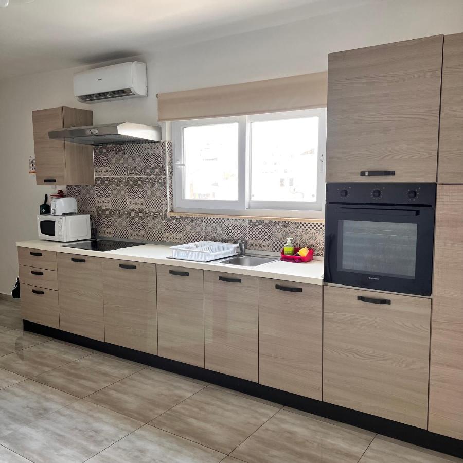 F5 Room 1, Private Double Room With Private Bathroom And Balcony In Shared Flat มซิดา ภายนอก รูปภาพ