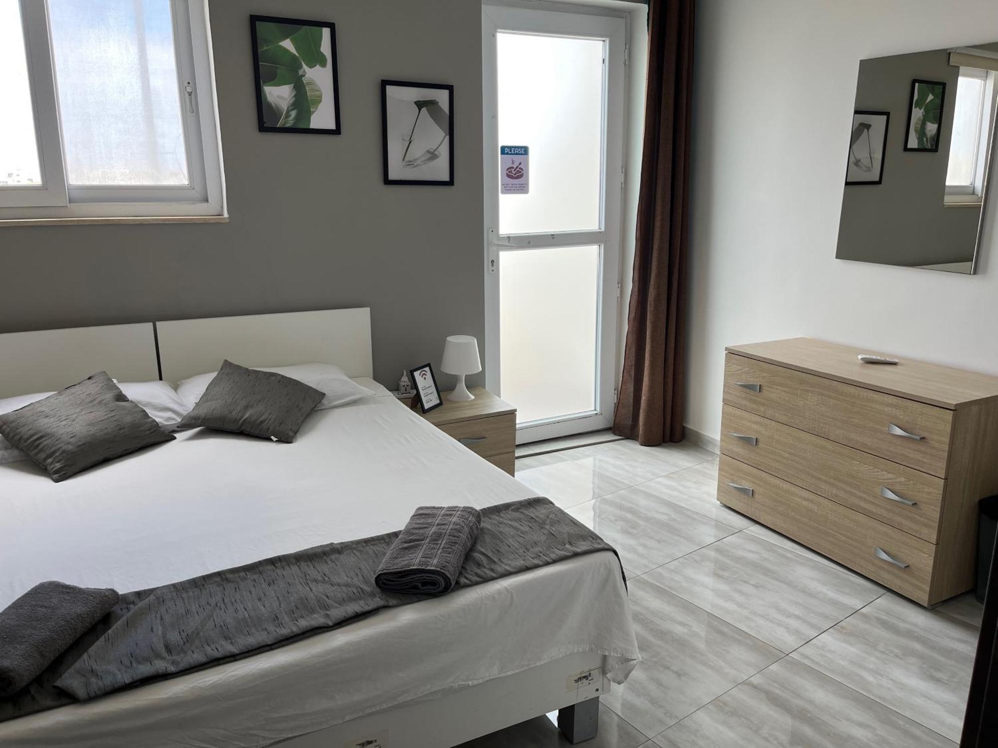 F5 Room 1, Private Double Room With Private Bathroom And Balcony In Shared Flat มซิดา ภายนอก รูปภาพ