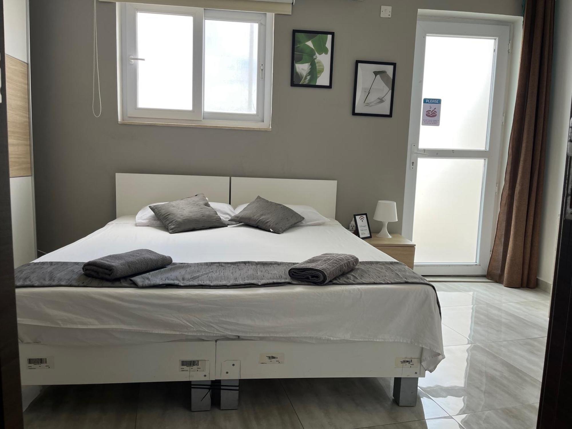 F5 Room 1, Private Double Room With Private Bathroom And Balcony In Shared Flat มซิดา ภายนอก รูปภาพ